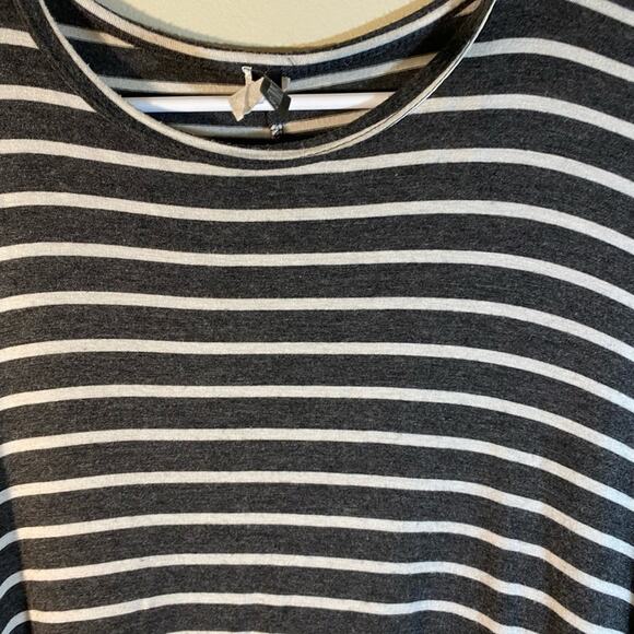 Lovely Souls Gray Long top flared on bottom Size 3X - Picture 5 of 8